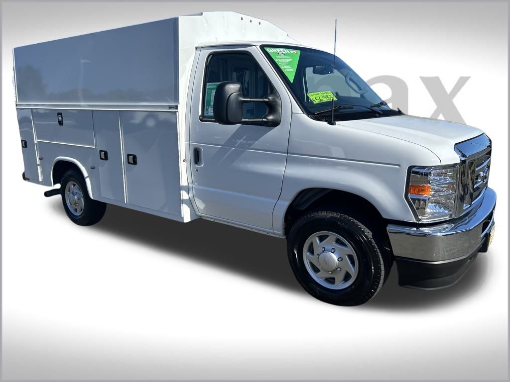 2025 Ford E-Series Cutaway Base's photo