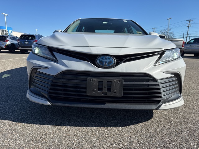 2022 Toyota Camry Hybrid LE photo 2