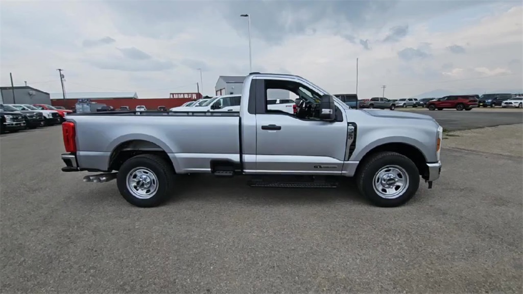 2024 Ford F-350 photo 9