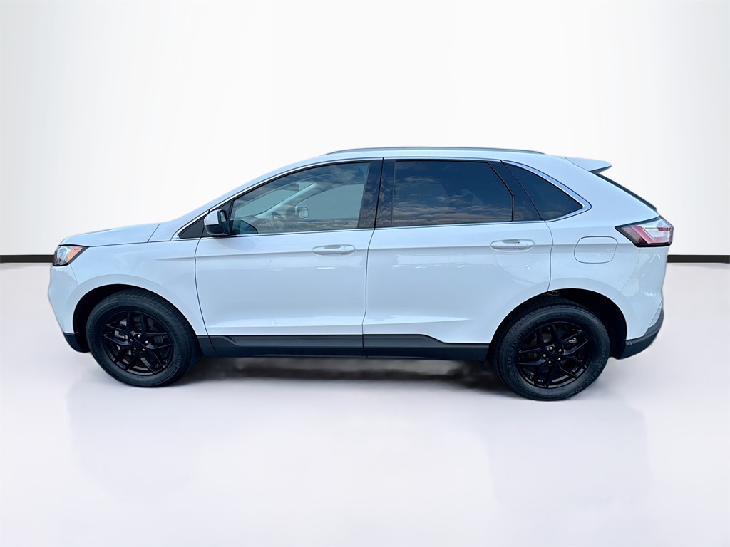 2022 Ford Edge SEL photo 4