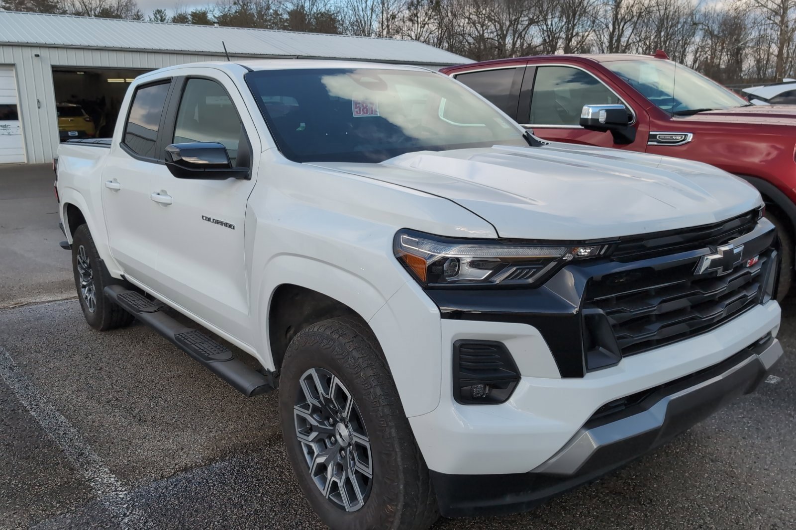 2023 Chevrolet Colorado Z71 photo 2