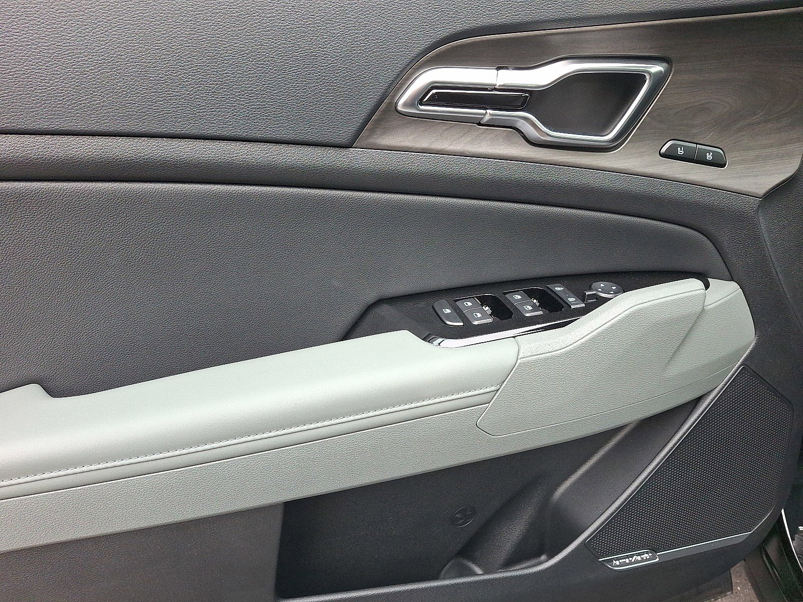2025 Kia Sportage Plug-In Hybrid X-Line Prestige photo 3