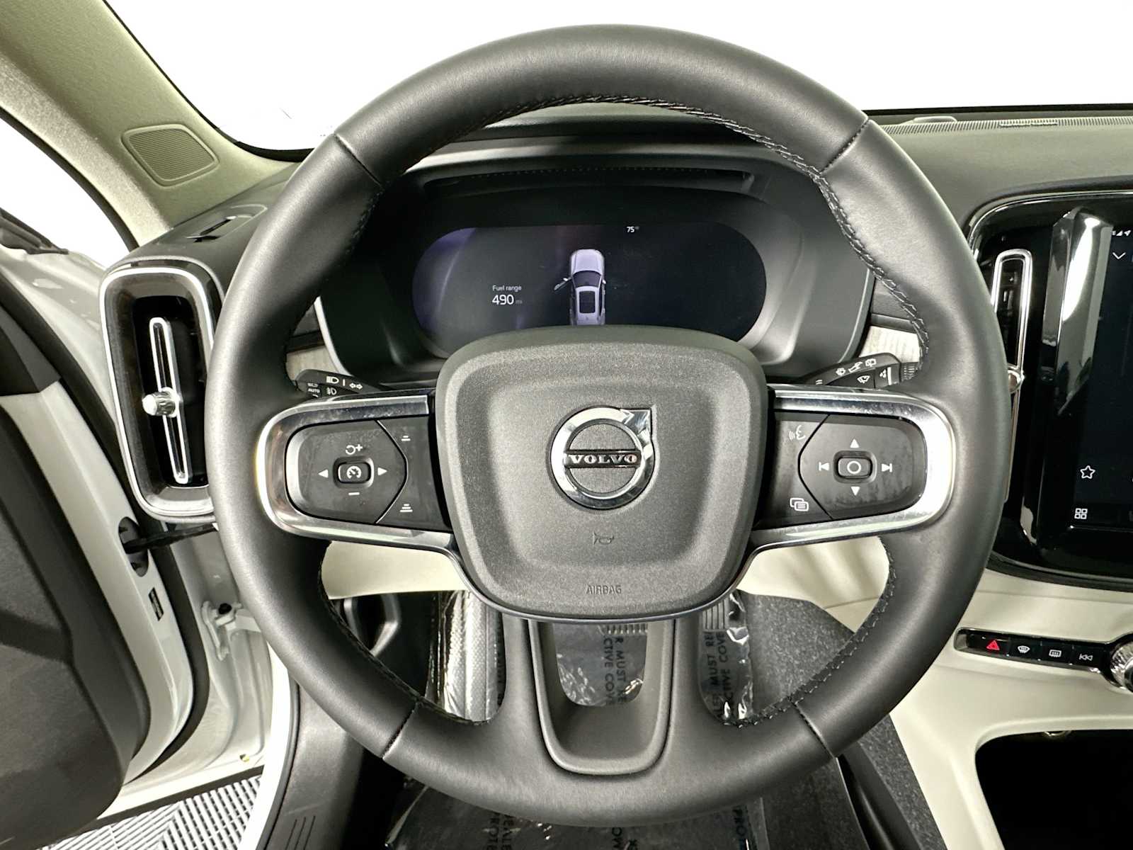 2025 Volvo XC40 AWD Plus photo 11