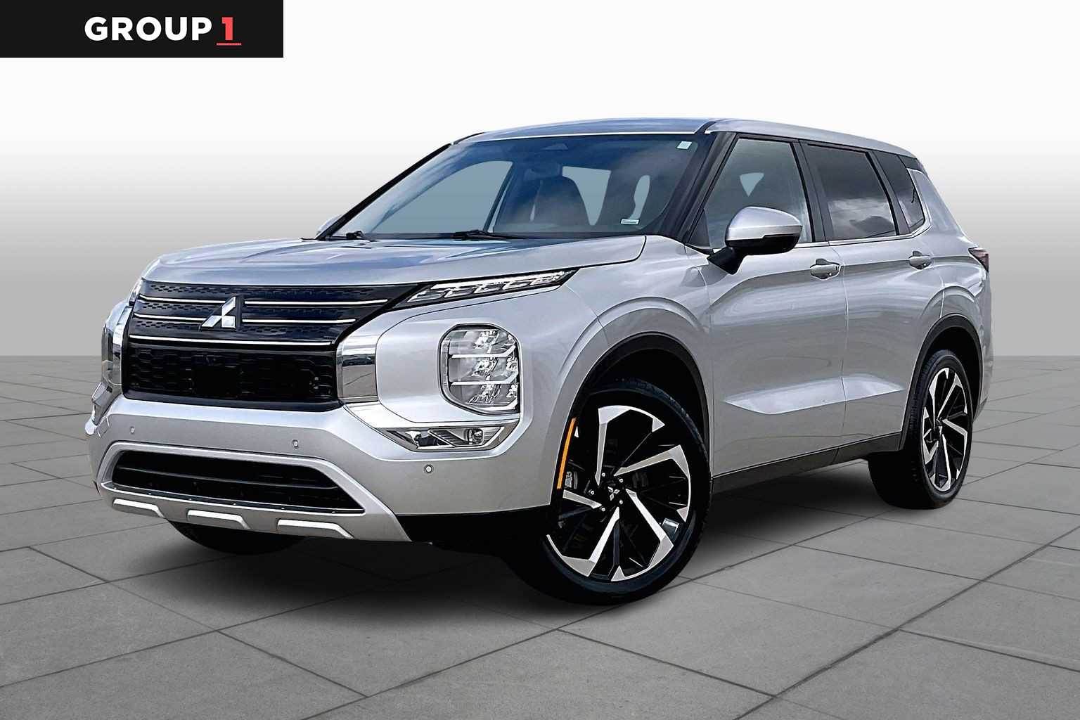 2024 Mitsubishi Outlander SE's photo