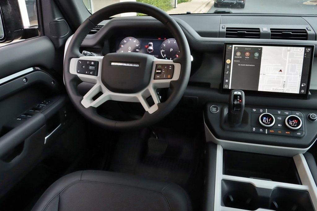 2025 Land Rover Defender 110 X-Dynamic SE photo 14