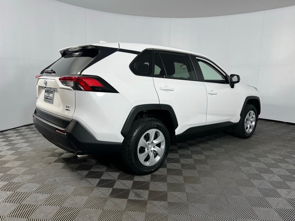 2025 Toyota RAV4 LE photo 4