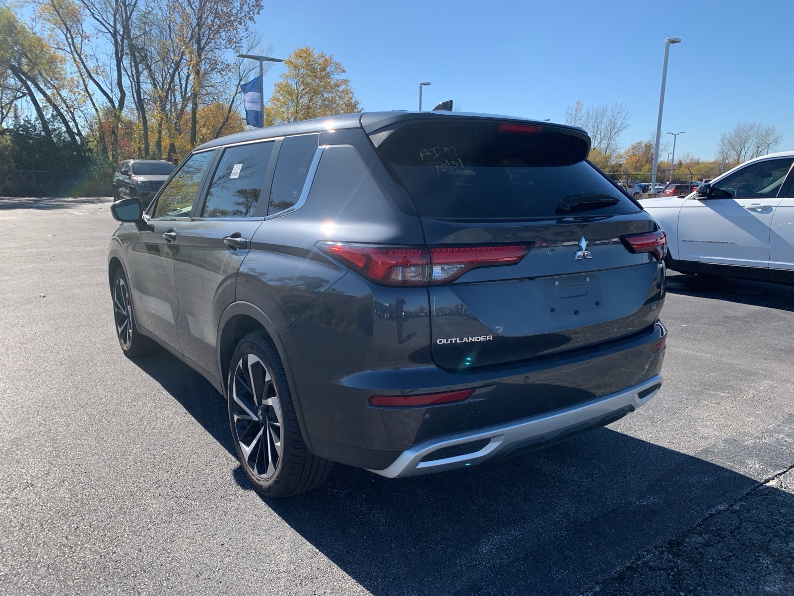 2024 Mitsubishi Outlander SE photo 2