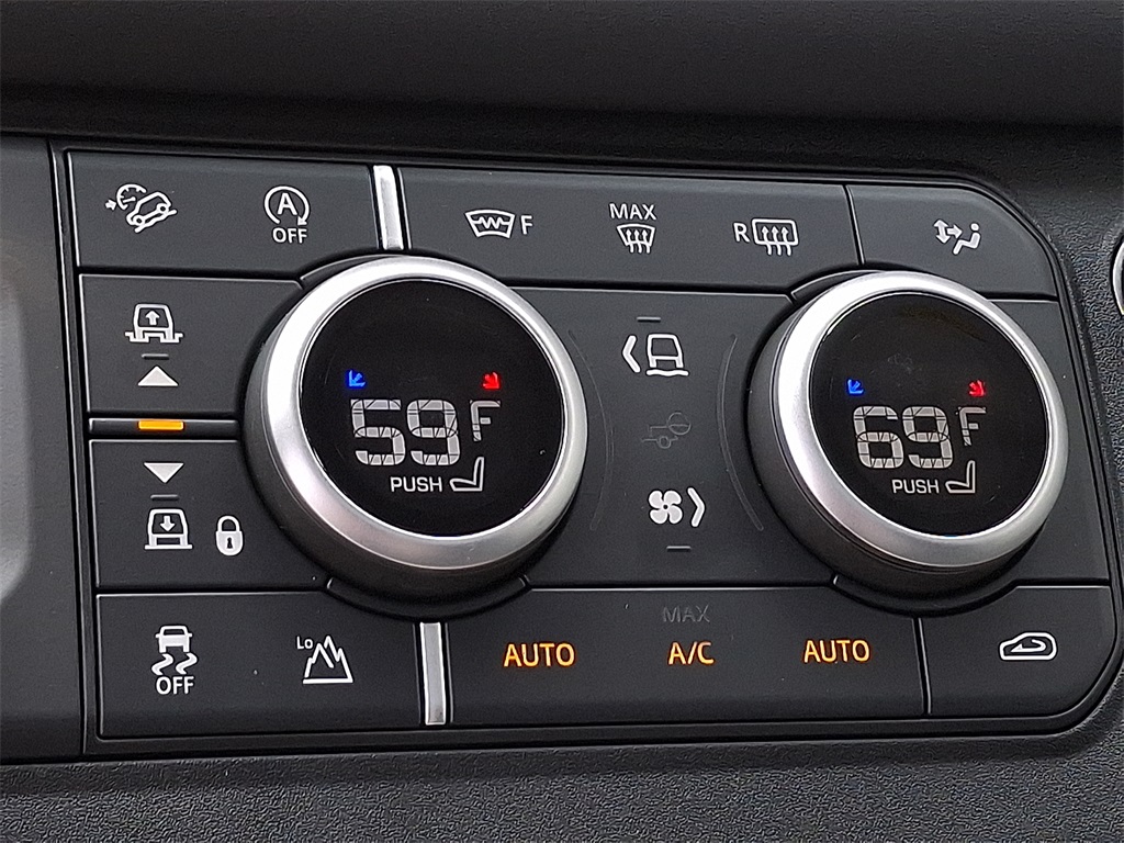 2025 Land Rover Defender 110 S photo 17