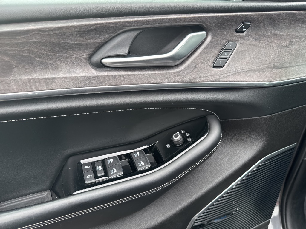 2022 Jeep Grand Cherokee Overland photo 9