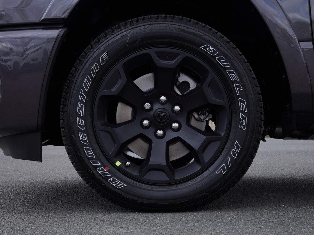 New 2026 Granite Crystal Metallic Clear-Coat Exterior Paint RAM Big Horn Night Edition image 10