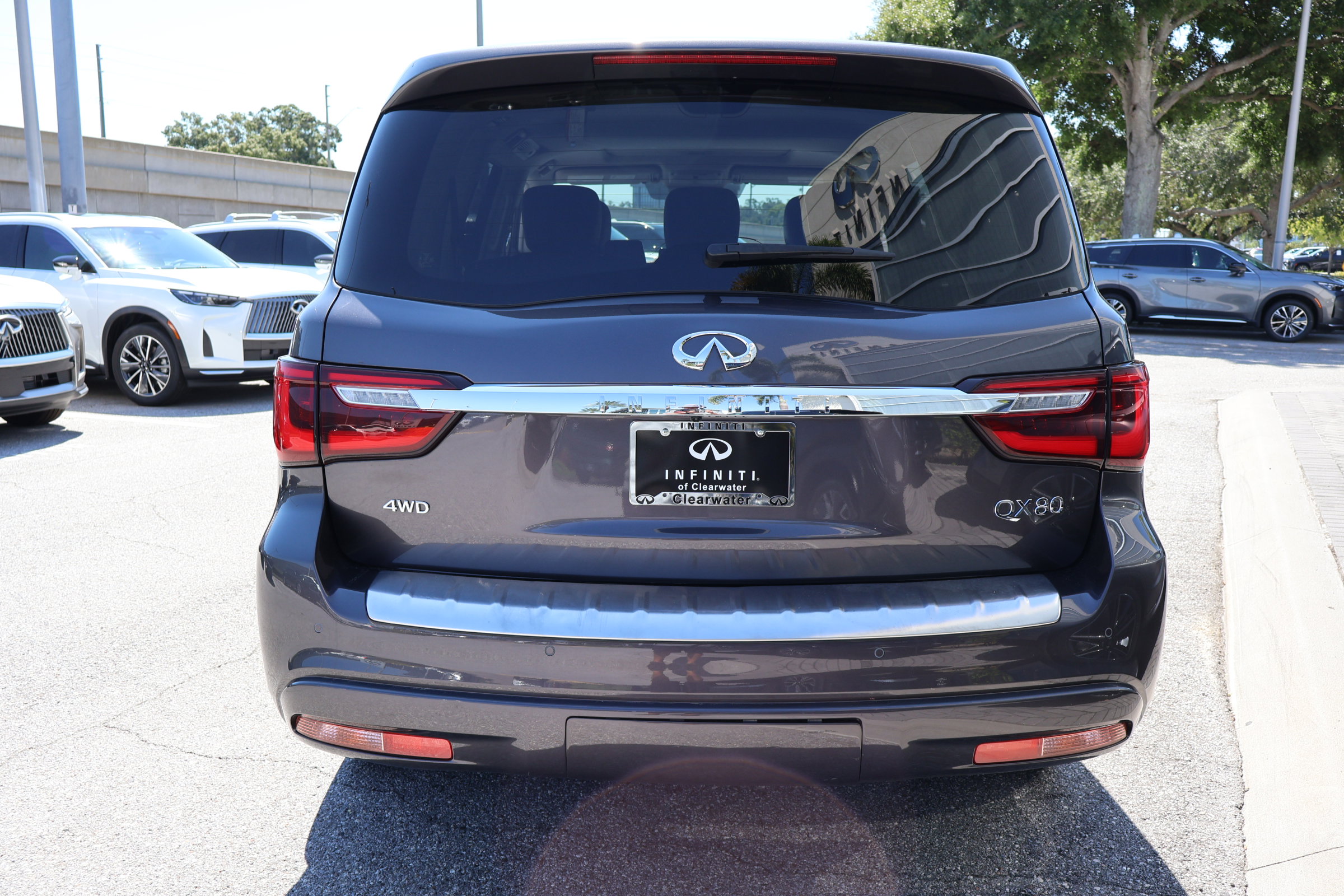 2024 Infiniti QX80 Luxe photo 7