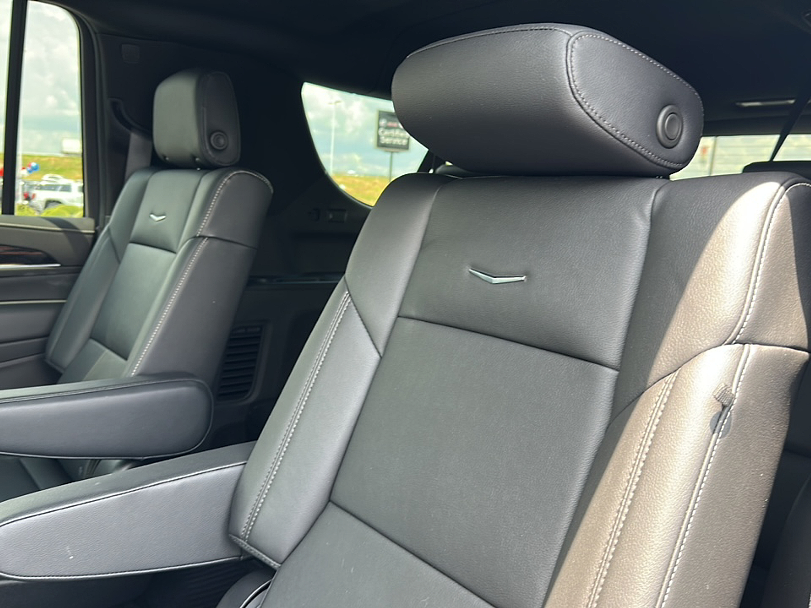 2024 Cadillac Escalade ESV Luxury photo 10