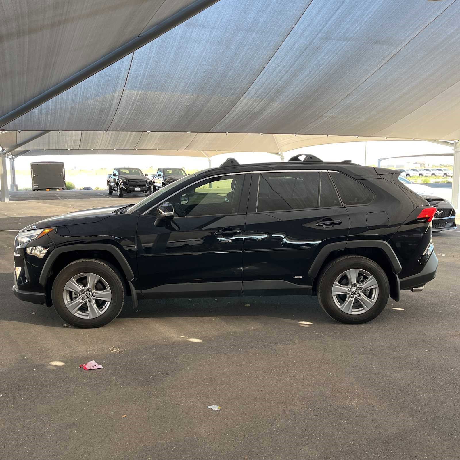 2024 Toyota RAV4 Hybrid XLE photo 2