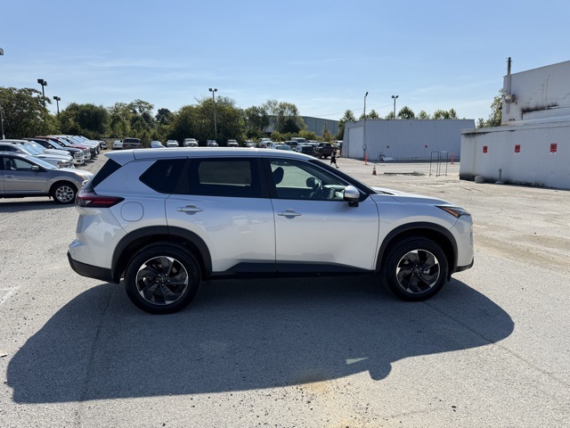 2024 Nissan Rogue SV photo 3