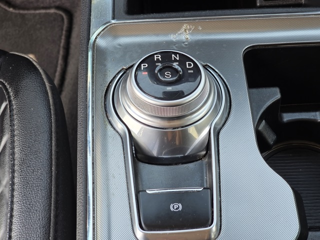 2024 Ford Edge Titanium photo 8