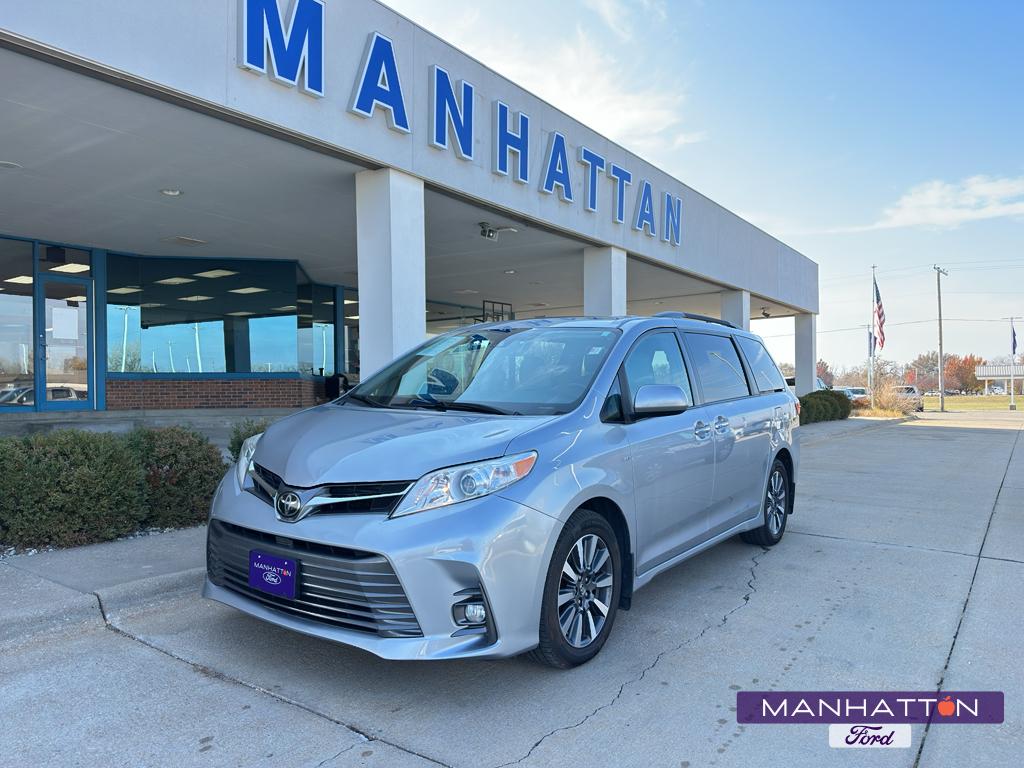 2018 Toyota Sienna XLE Premium's photo