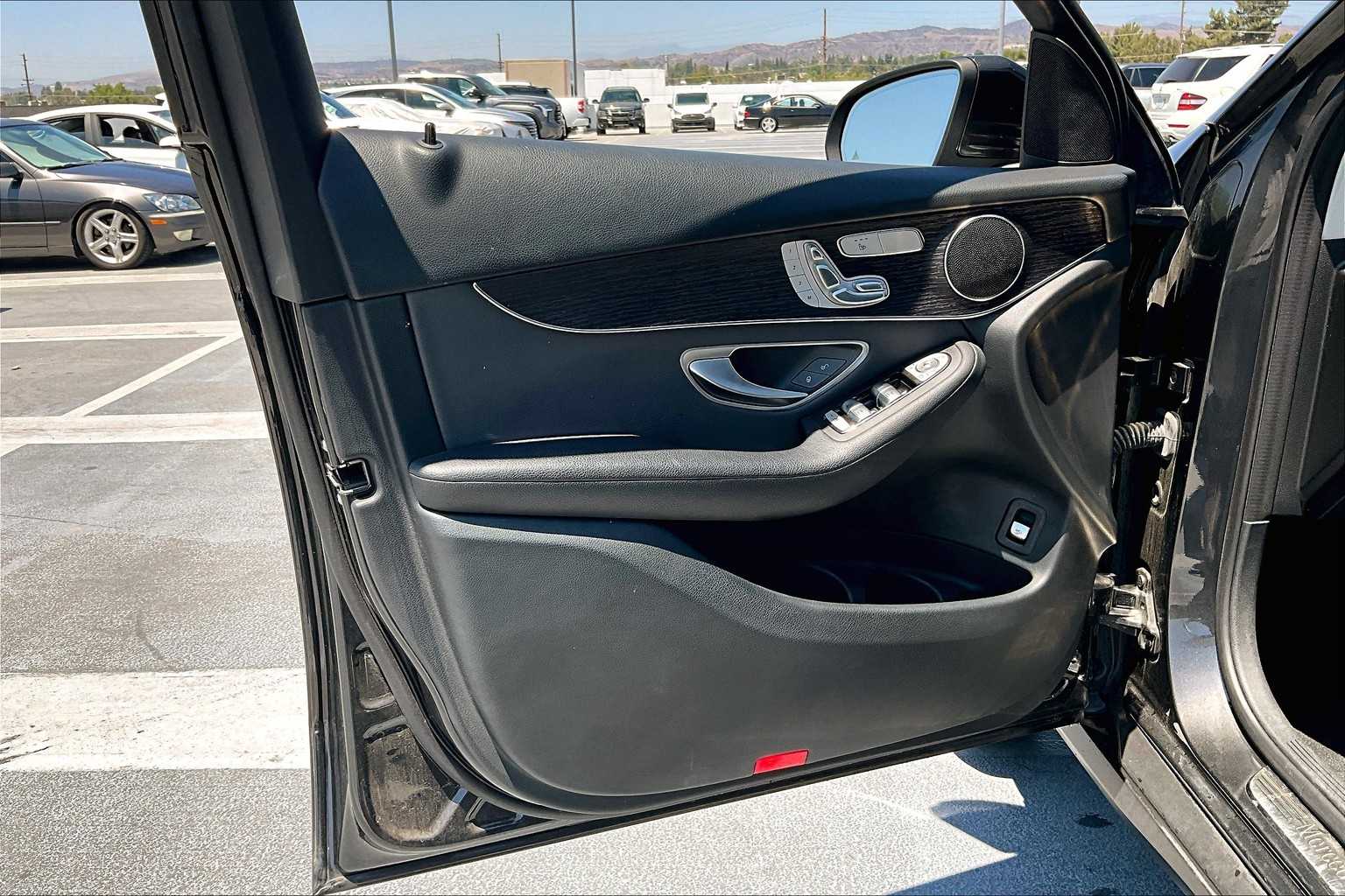 2022 Mercedes Benz GLC 300 photo 21