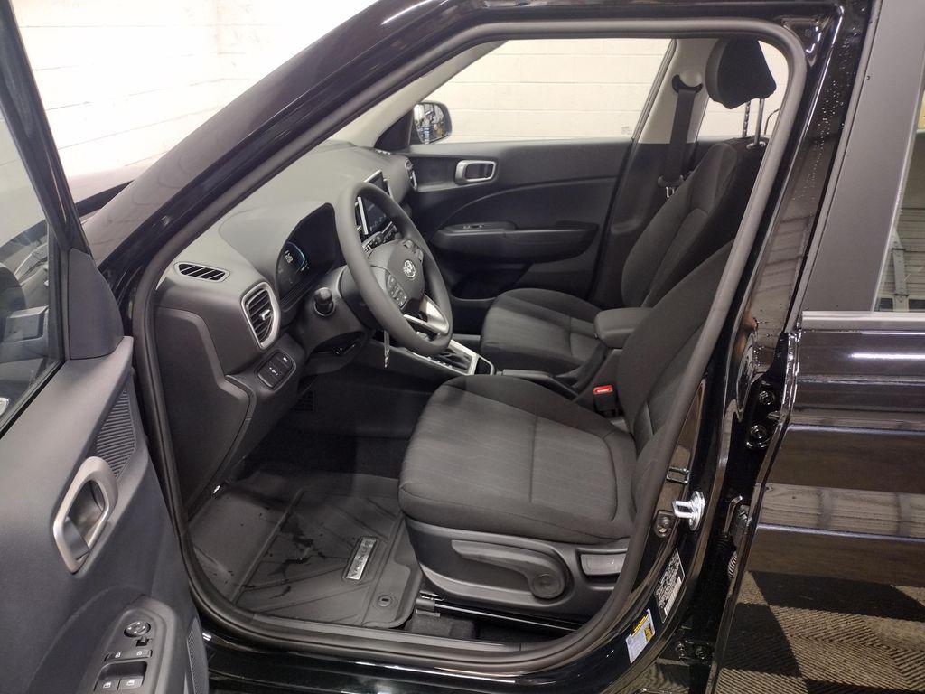 2026 Hyundai Venue SE photo 16
