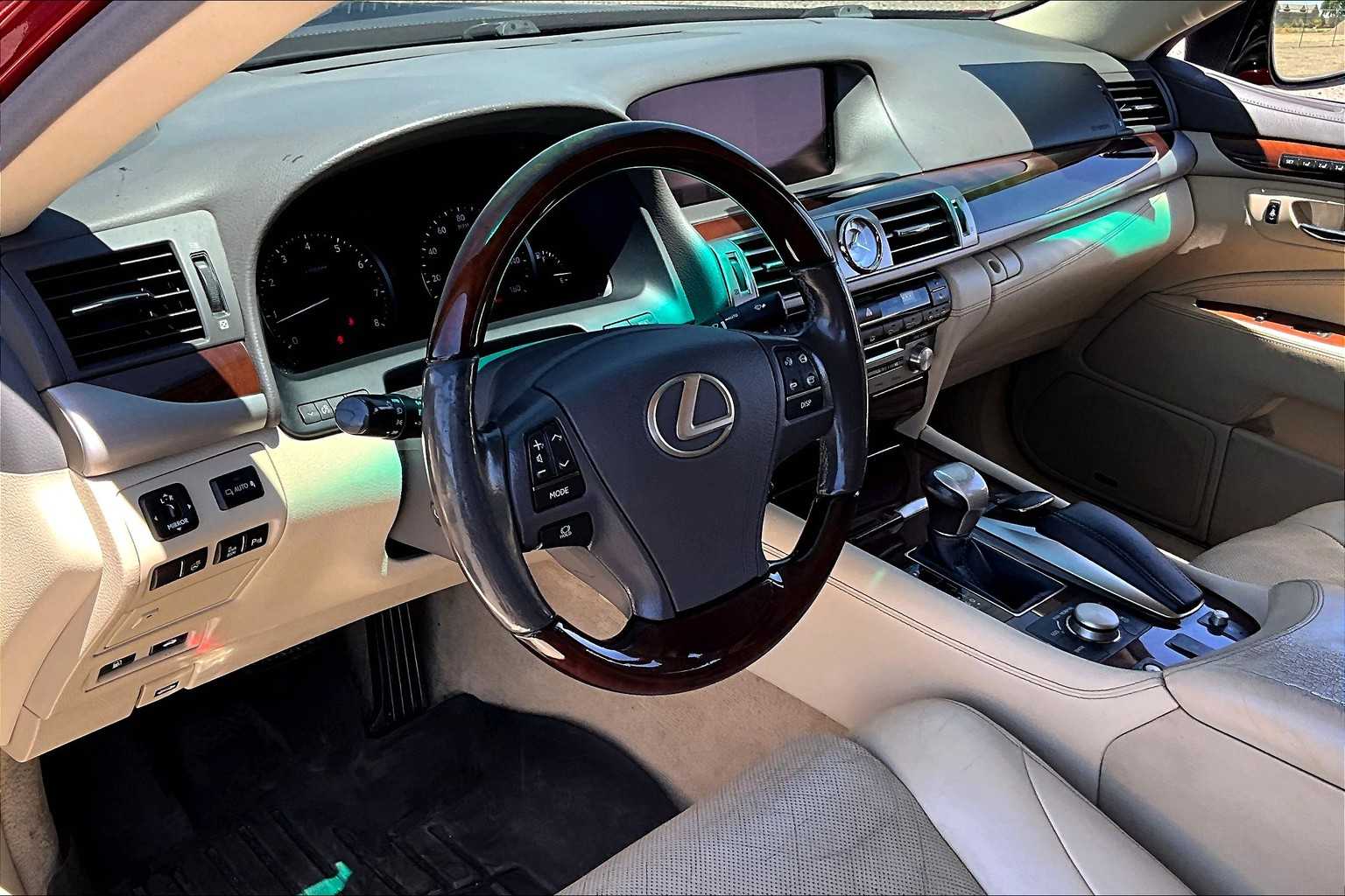 2013 Lexus LS 460 photo 16