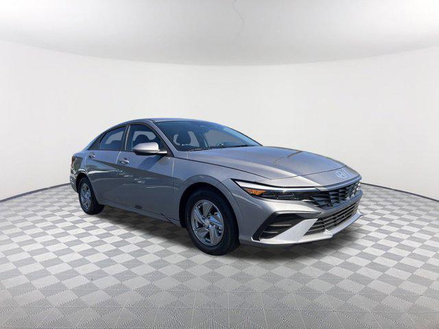 2025 Hyundai Elantra SE photo 3