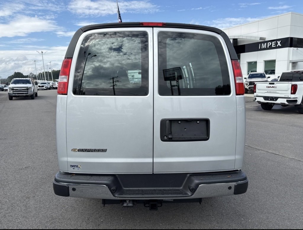 2025 Chevrolet Express 2500 Work Van photo 3