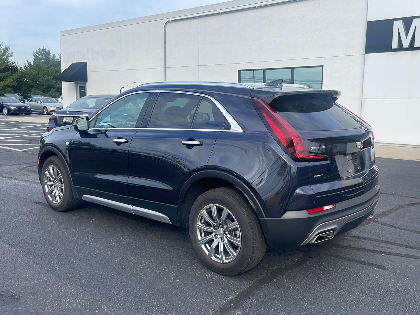 2023 Cadillac XT4 Premium Luxury photo 3