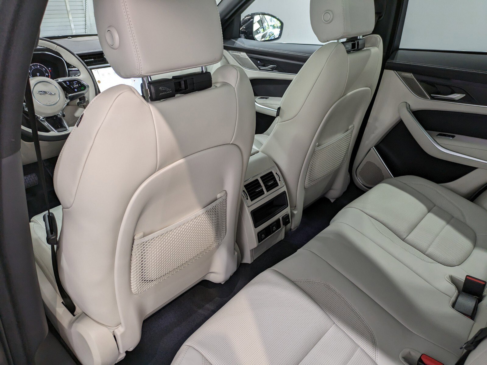 2025 Jaguar F-PACE R-Dynamic S P250 photo 12