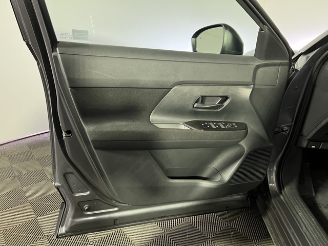 2025 Nissan Kicks S photo 18