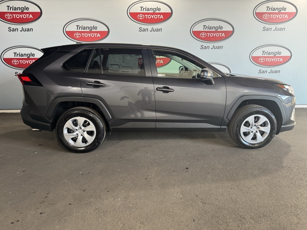2025 Toyota RAV4 LE photo 4
