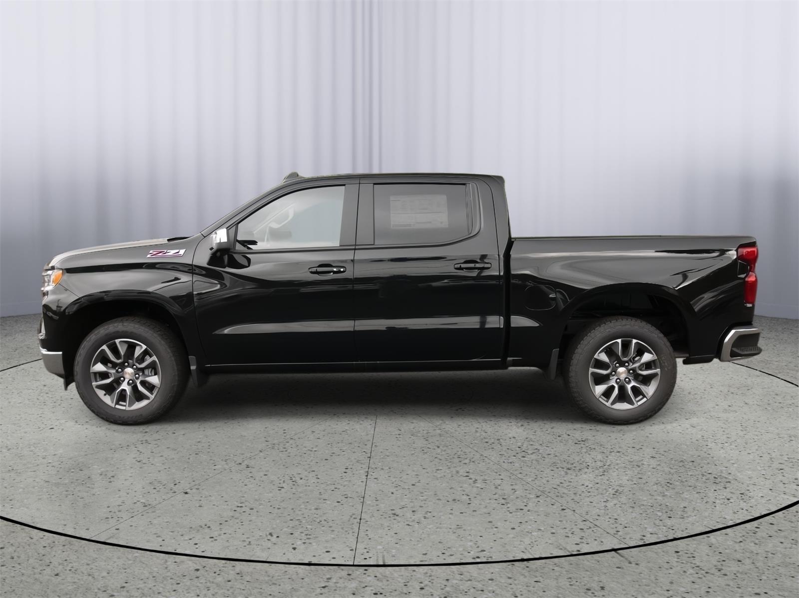 2025 Chevrolet Silverado 1500 LT photo 4