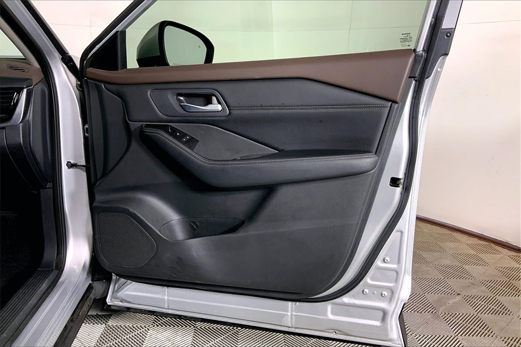 2023 Nissan Rogue SV photo 23