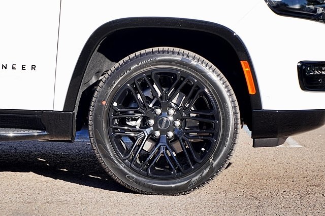 New 2025 Bright White Clear-Coat Exterior Paint Jeep Series II image 8