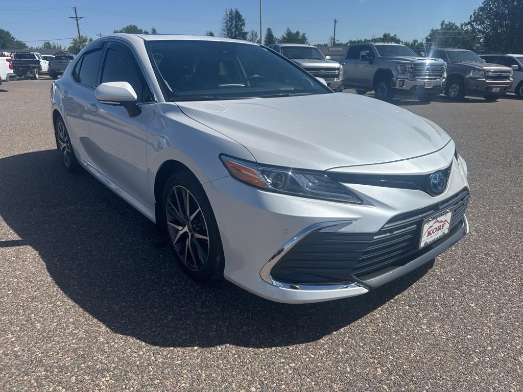 2023 Toyota Camry Hybrid XLE photo 3