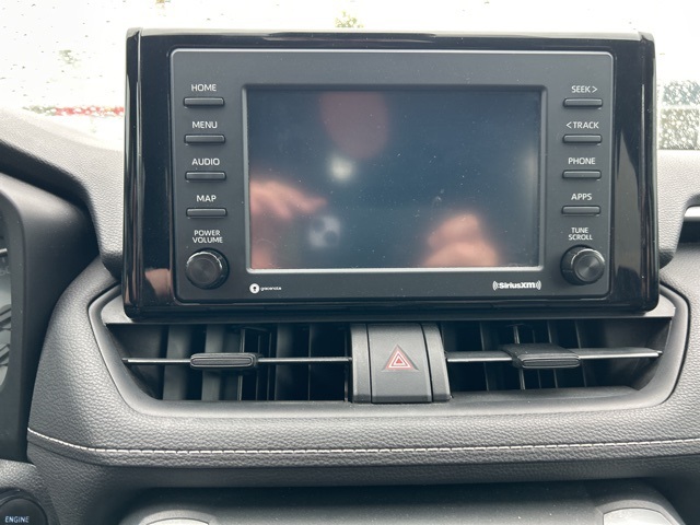 2021 Toyota RAV4 XLE photo 4