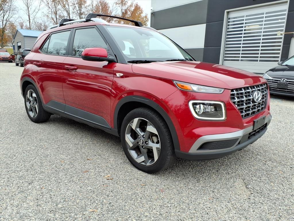 2023 Hyundai Venue Limited photo 2