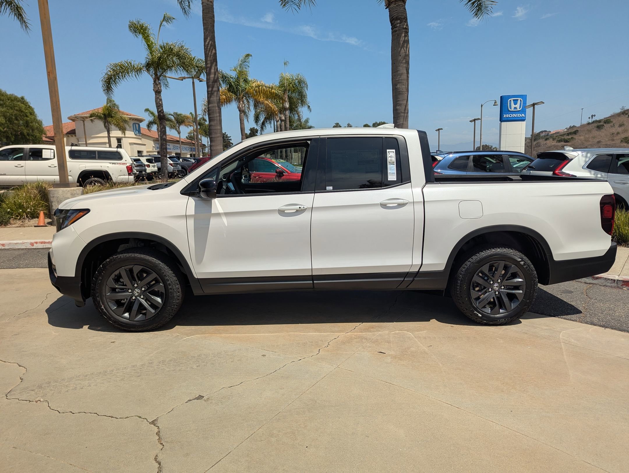 2025 Honda Ridgeline Sport photo 2