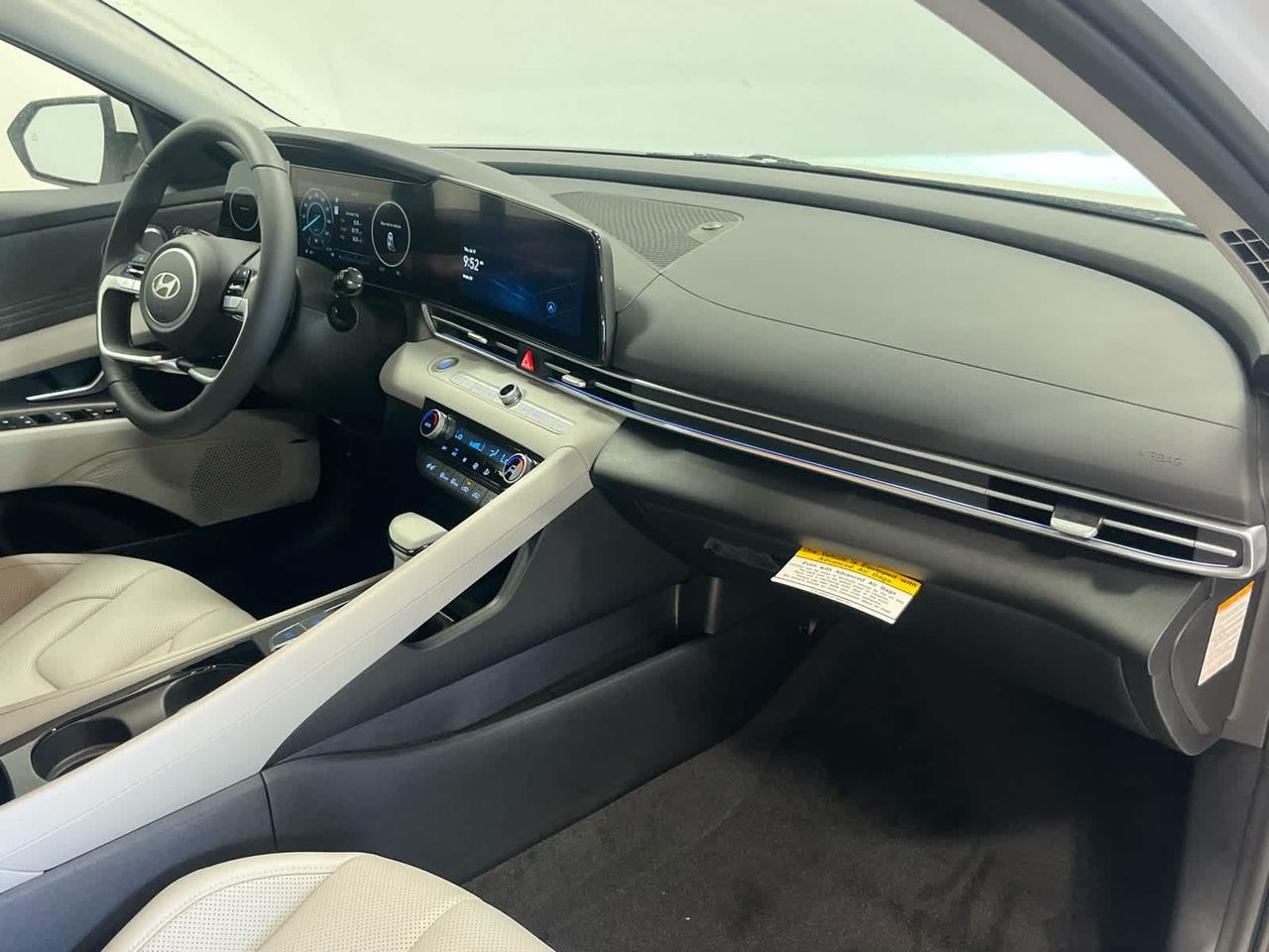 2025 Hyundai Elantra Hybrid Limited photo 24