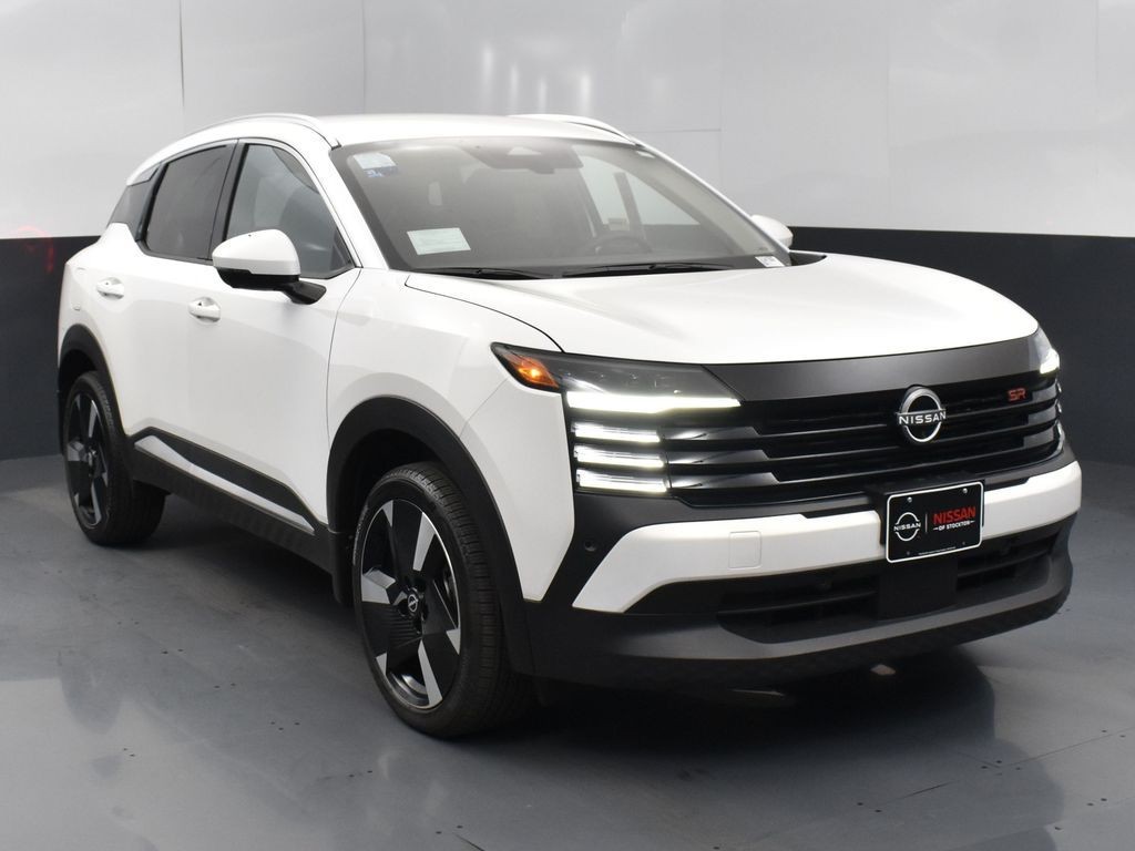 2025 Nissan Kicks SR AWD's photo