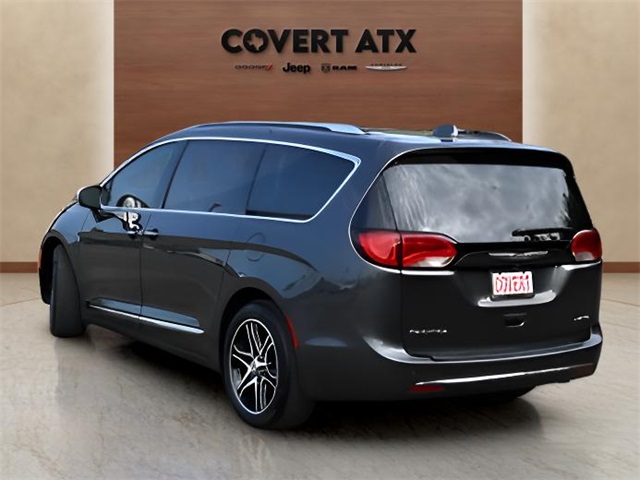 2019 Chrysler Pacifica Limited photo 3