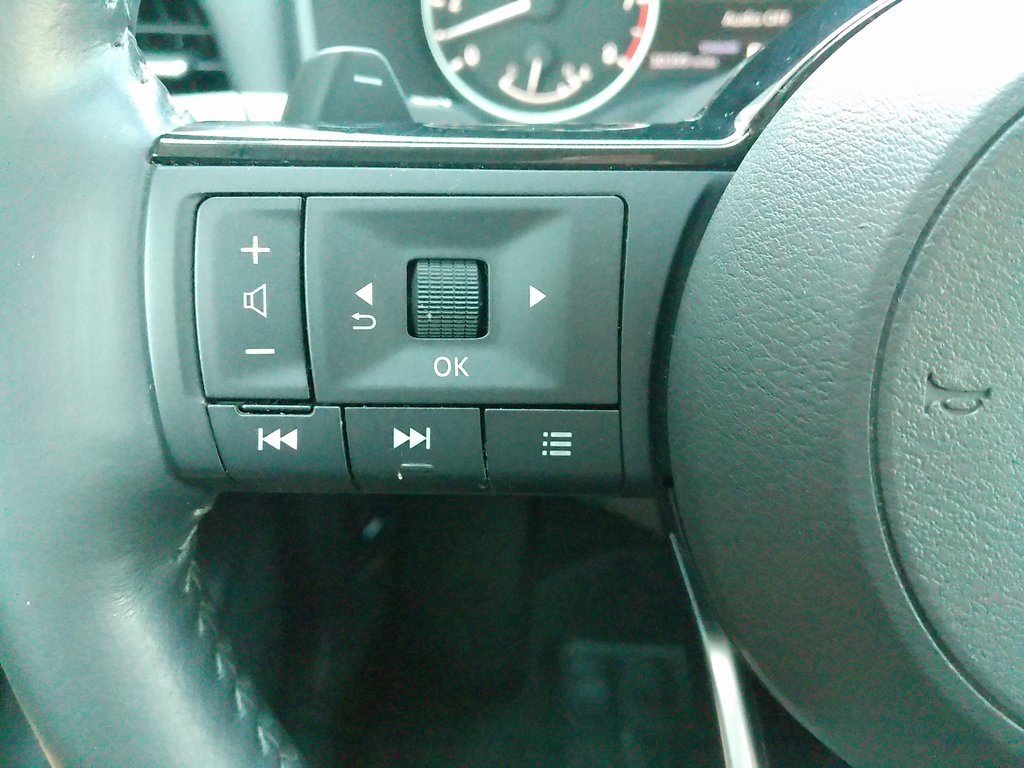 2021 Nissan Rogue SV photo 32