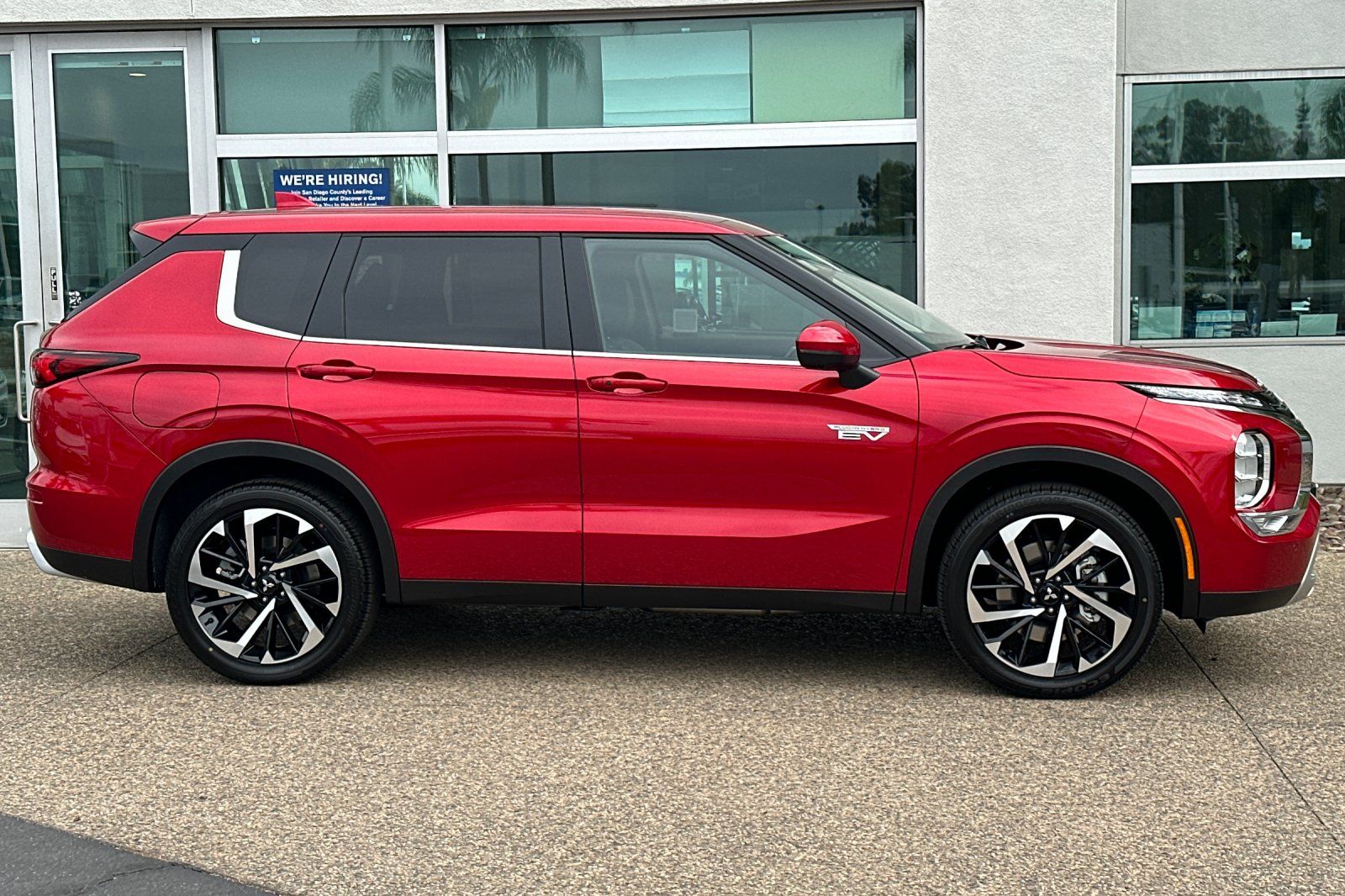 2025 Mitsubishi Outlander PHEV SE photo 3