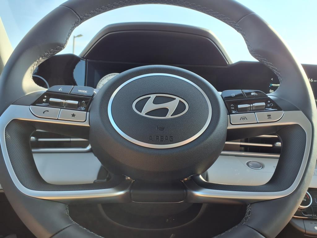 2025 Hyundai Elantra Limited photo 16