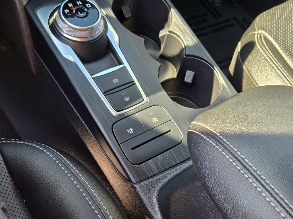 2022 Ford Escape SEL photo 24