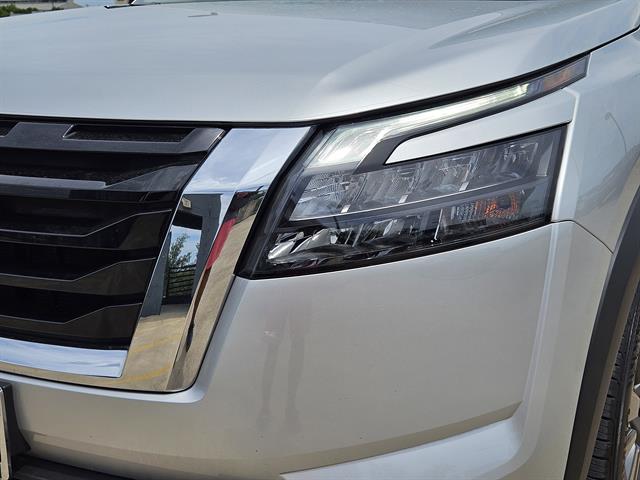 2024 Nissan Pathfinder SV photo 4