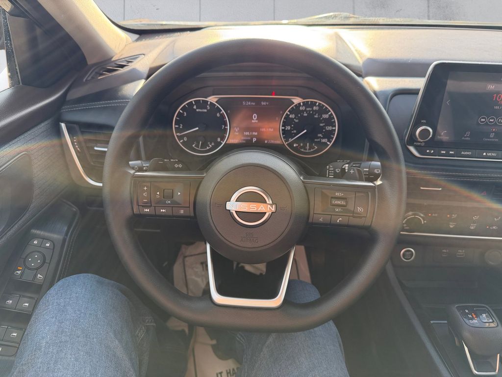2022 Nissan Rogue S photo 8