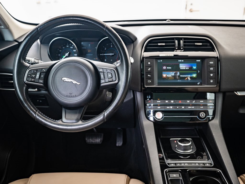2018 Jaguar F-PACE Premium photo 28