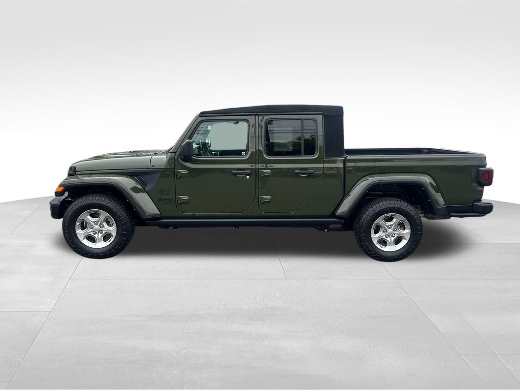 2021 Jeep Gladiator Sport photo 2