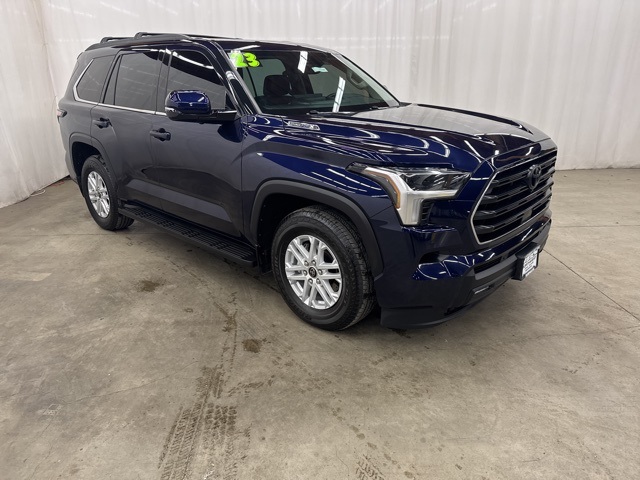 2023 Toyota Sequoia SR5's photo