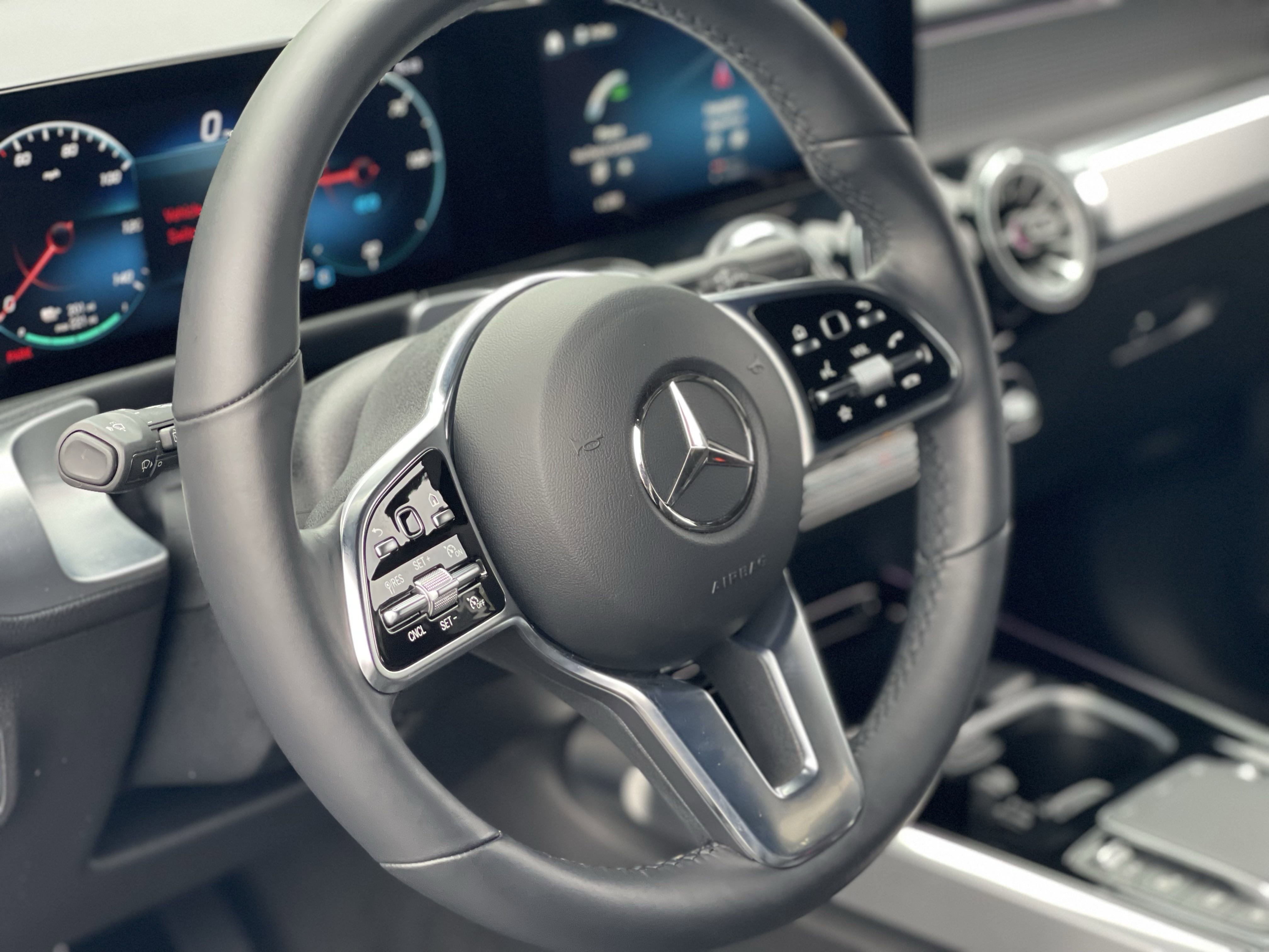 2023 Mercedes Benz EQB 300 4MATIC photo 4