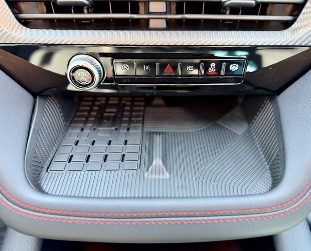 2025 Ford Explorer ST photo 26